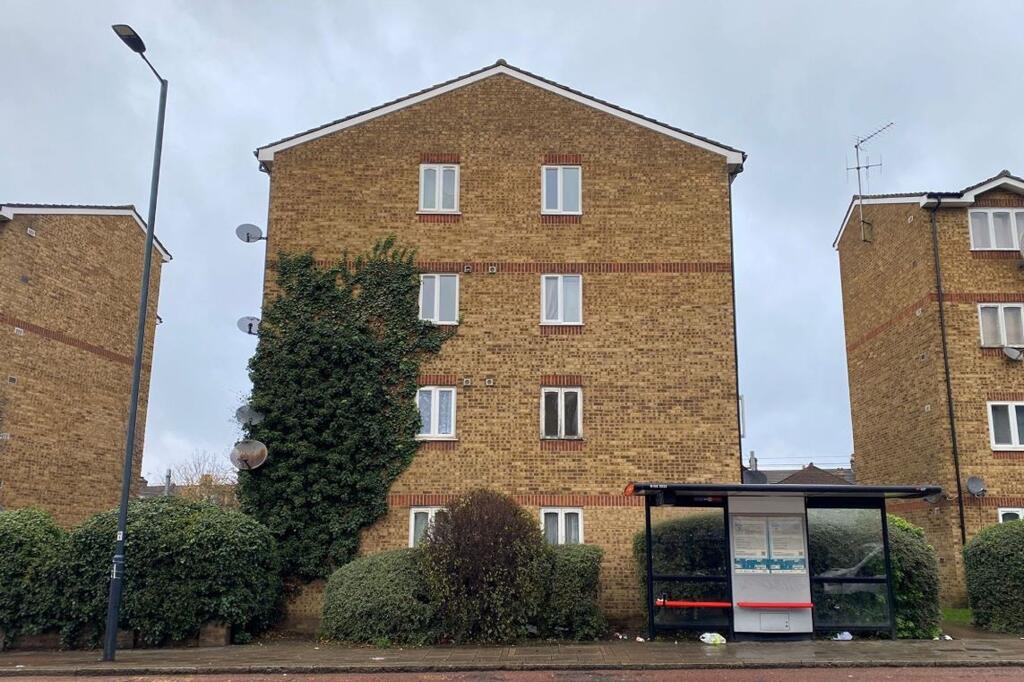 1-bed flat on 31 Collins House, Harrow Road, London, NW10 5NB, £135,000
