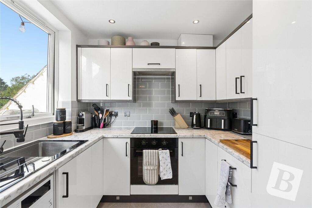 Apartment in Basildon, Bowers Gifford - View 4