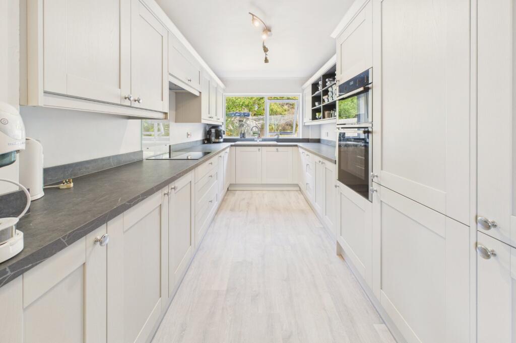 3 bed detached - Sumerlin Drive, Clevedon, North Somerset, BS21 image 6