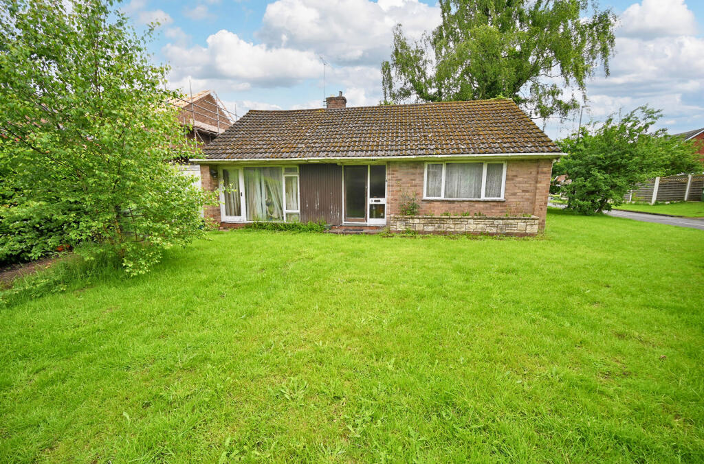 Main image of property: Yew Tree Lane, Tettenhall, Wolverhampton, WV6 8UG