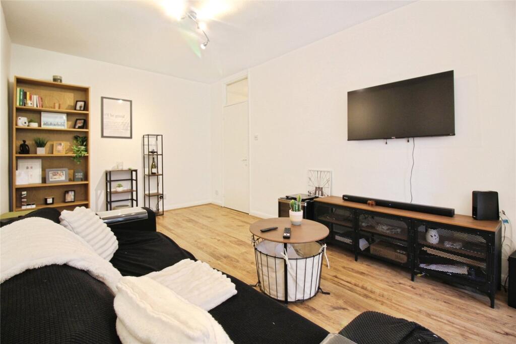 Apartment in Reading - View 5