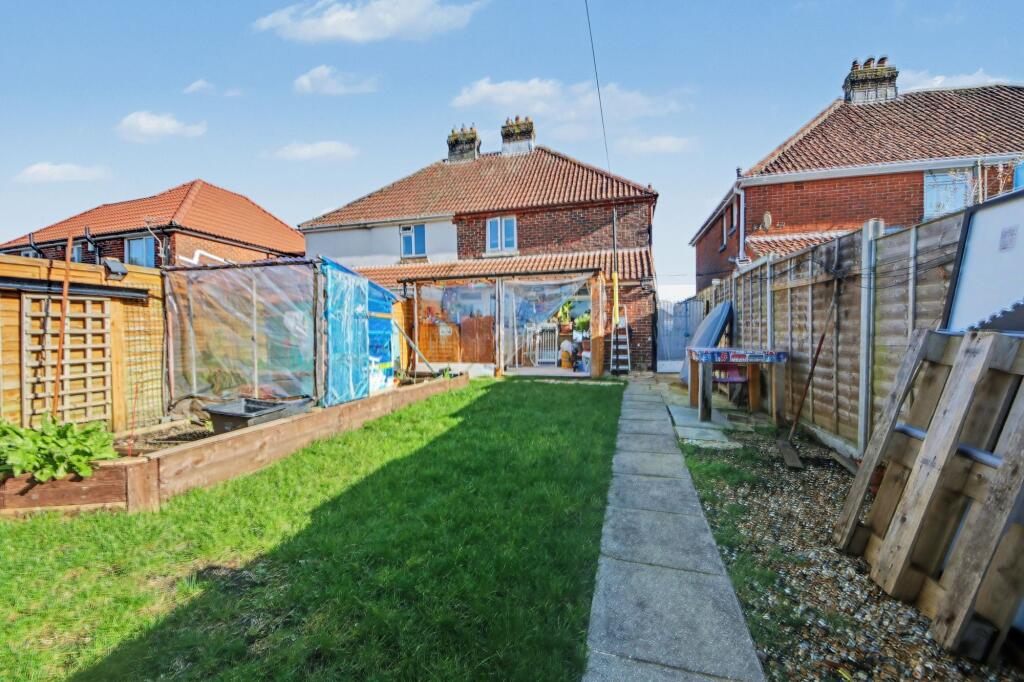 Litchfield Crescent, Midanbury, SO18