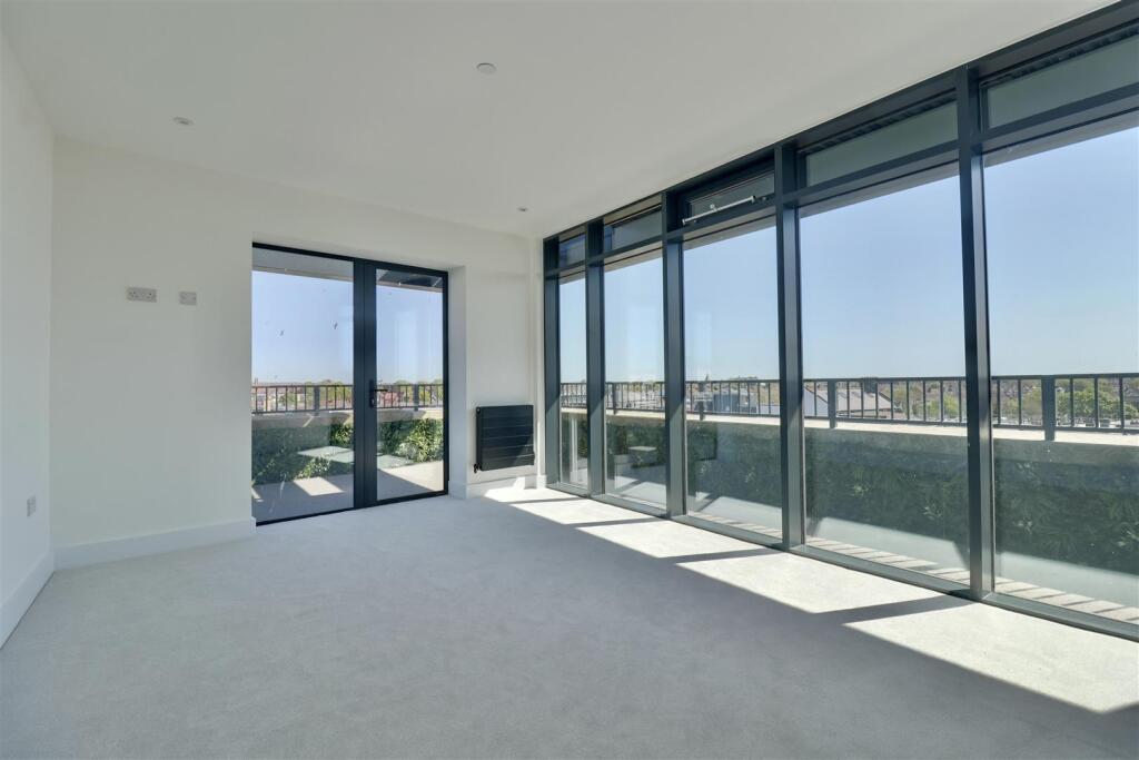 Apartment in Portsmouth, Southsea - More