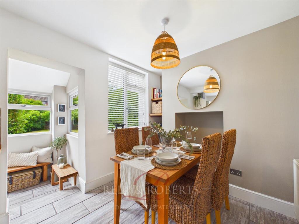 House in Mold, Ponterwyl - More