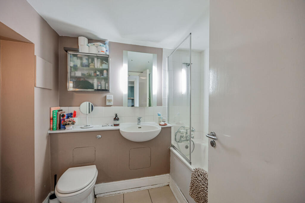 Apartment in London - View 5