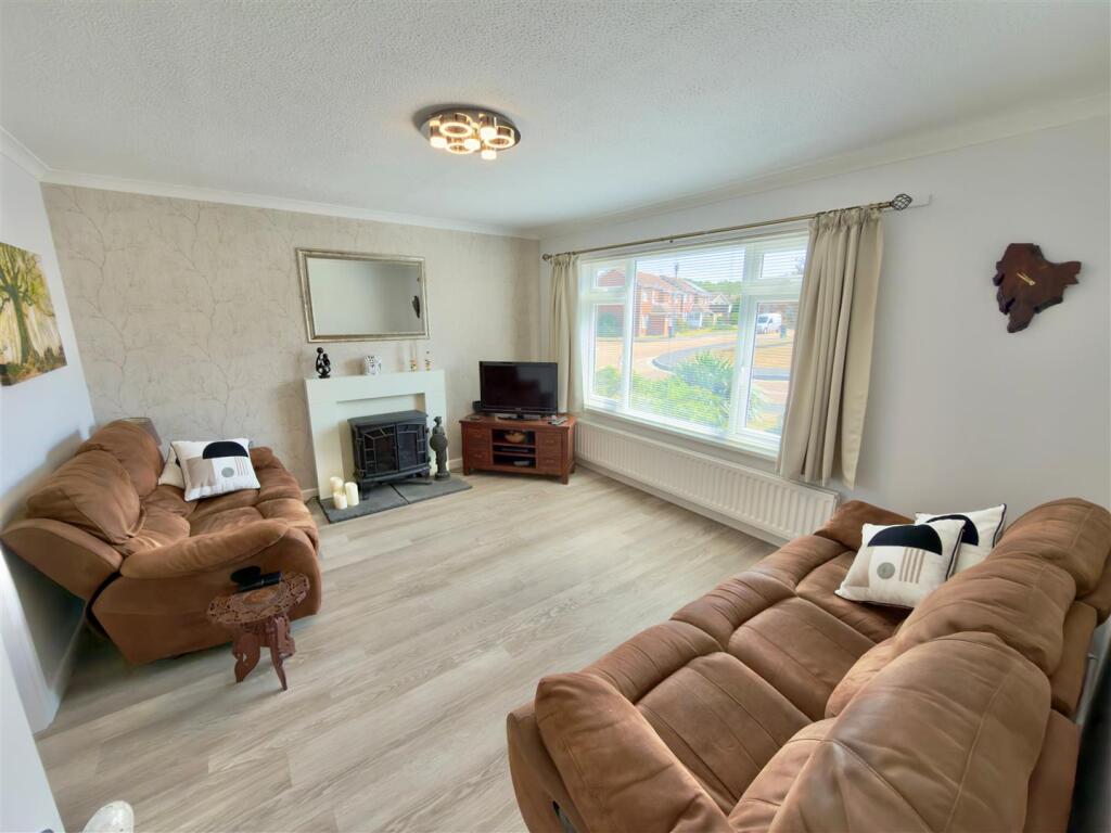 House in Freshwater, Pound Green - View 2