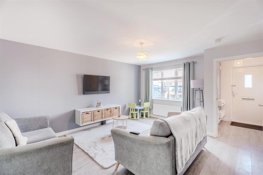 House in East Calder, Calderwood - View 3