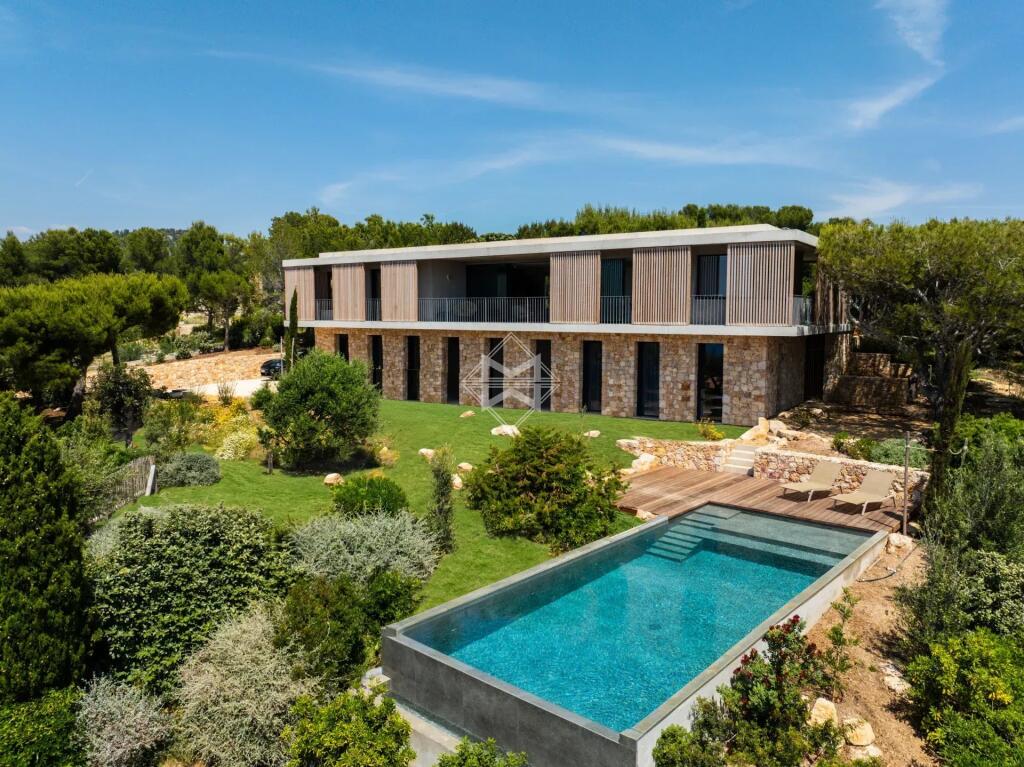 Main image of property: Provence-Alps-Cote d`Azur, Var, St-Cyr-sur-Mer