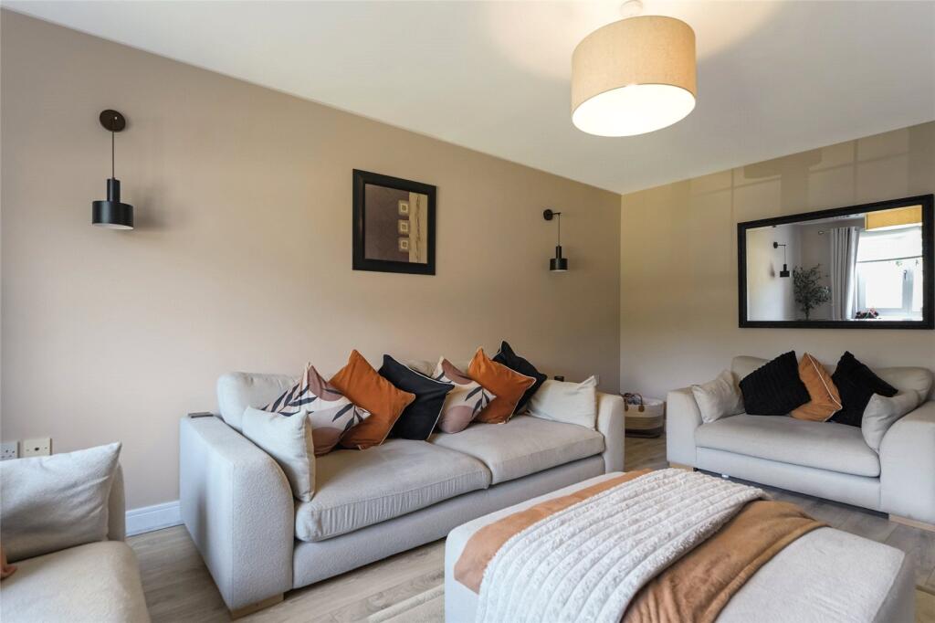 House in Croy, Barrwood - More
