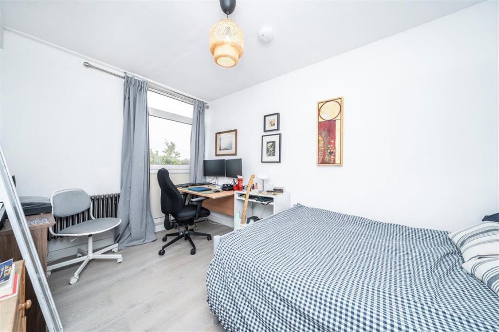 Apartment in London - More