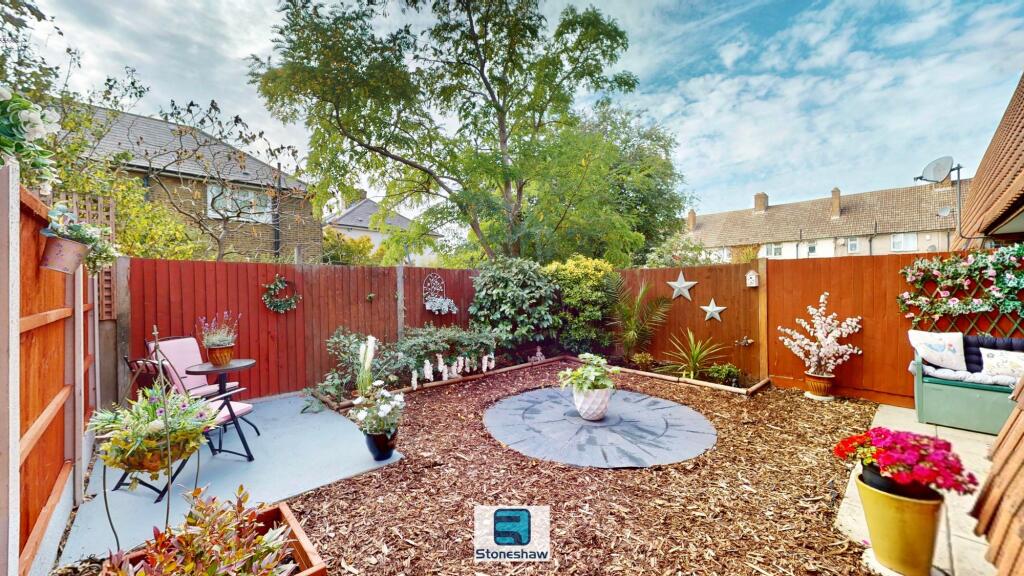 Ron Todd Close, Dagenham, RM10 photo 3