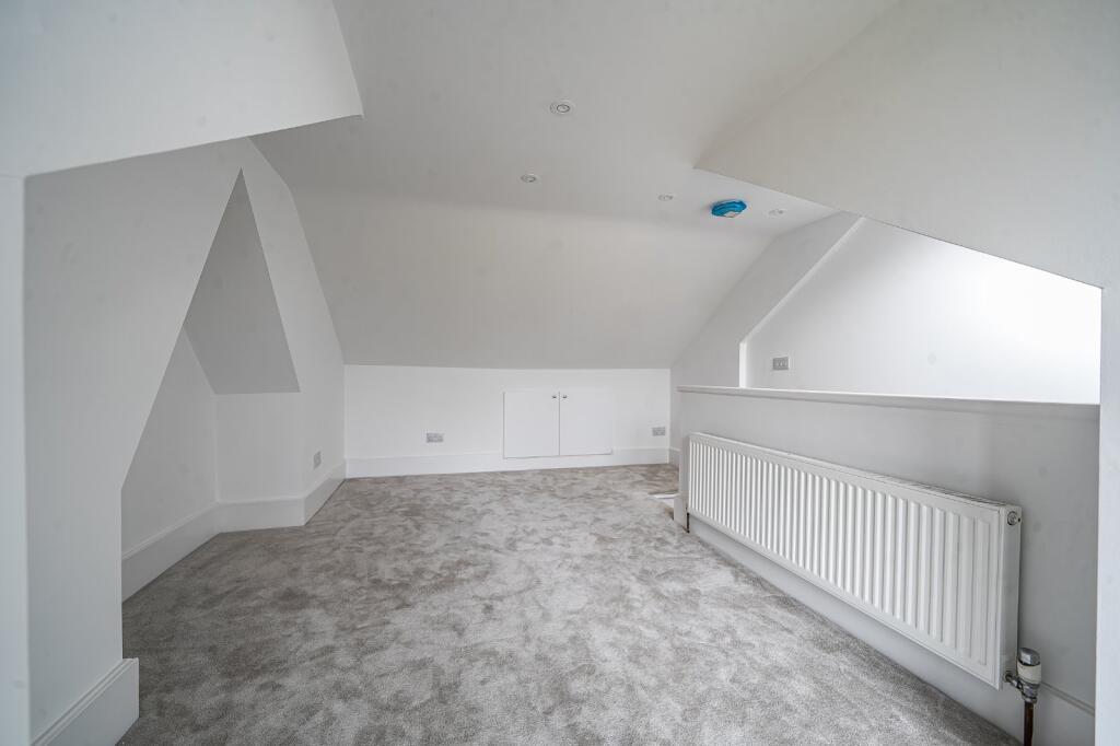 House in Buckinghamshire, Chepping Wycombe - More