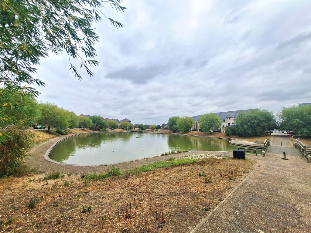 Apartment in Peterborough, Hampton Hargate - View 3