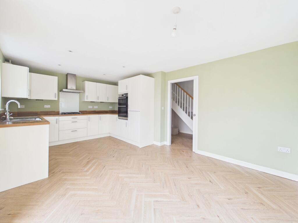 House in Silverstone, West Northamptonshire - More