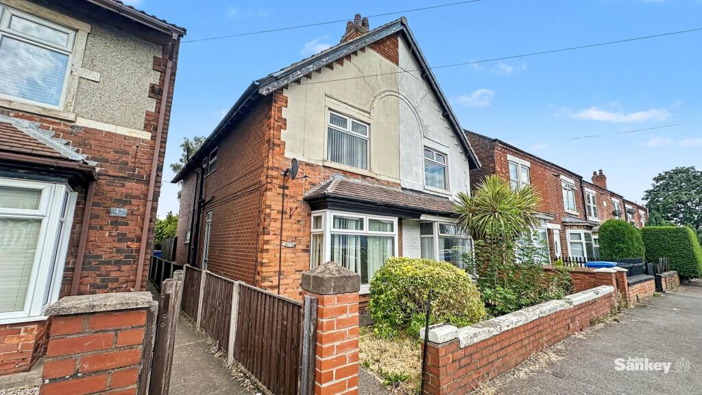 3-bed semi-detached on Chesterfield Road North, Mansfield, NG19, £140,000