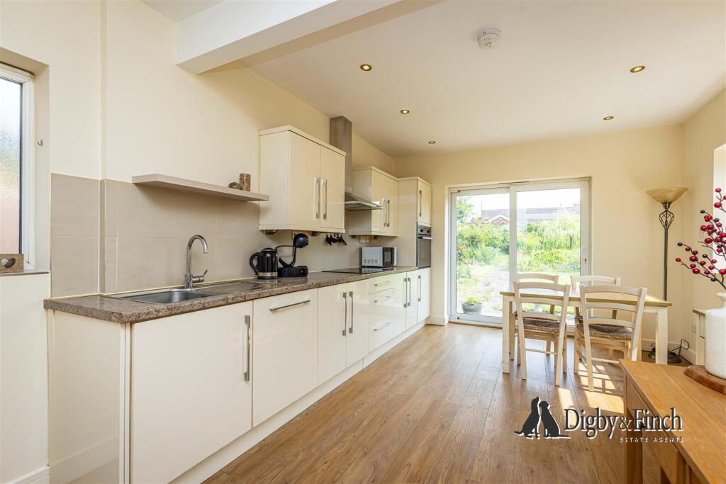 Park Road, Radcliffe-On-Trent, Nottingham photo 4
