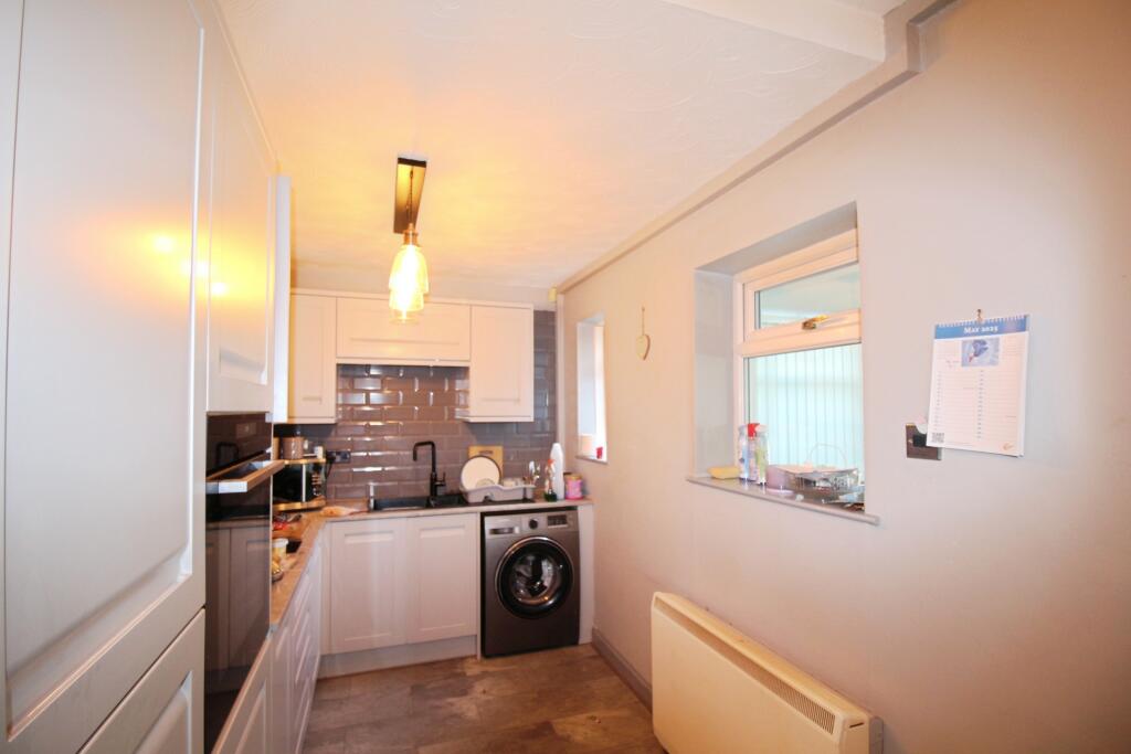 Parkhill Crescent, Wakefield, WF1 photo 4