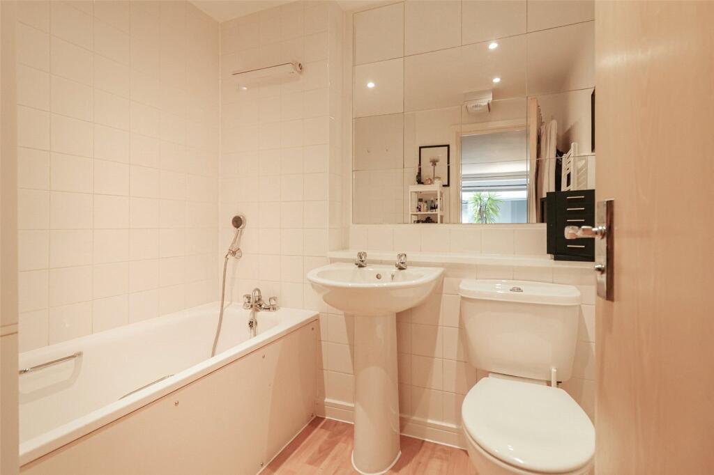 Apartment in London - More