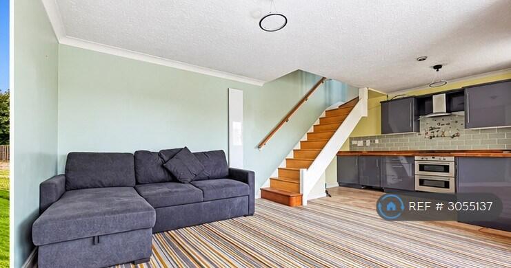 House in Dartford - More