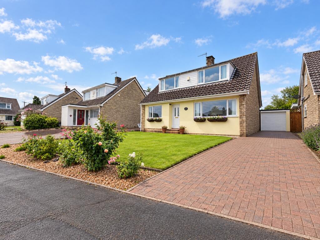 3-bed detached on Priory Gardens, Easton-in-Gordano, Bristol, Somerset, BS20, £535,000