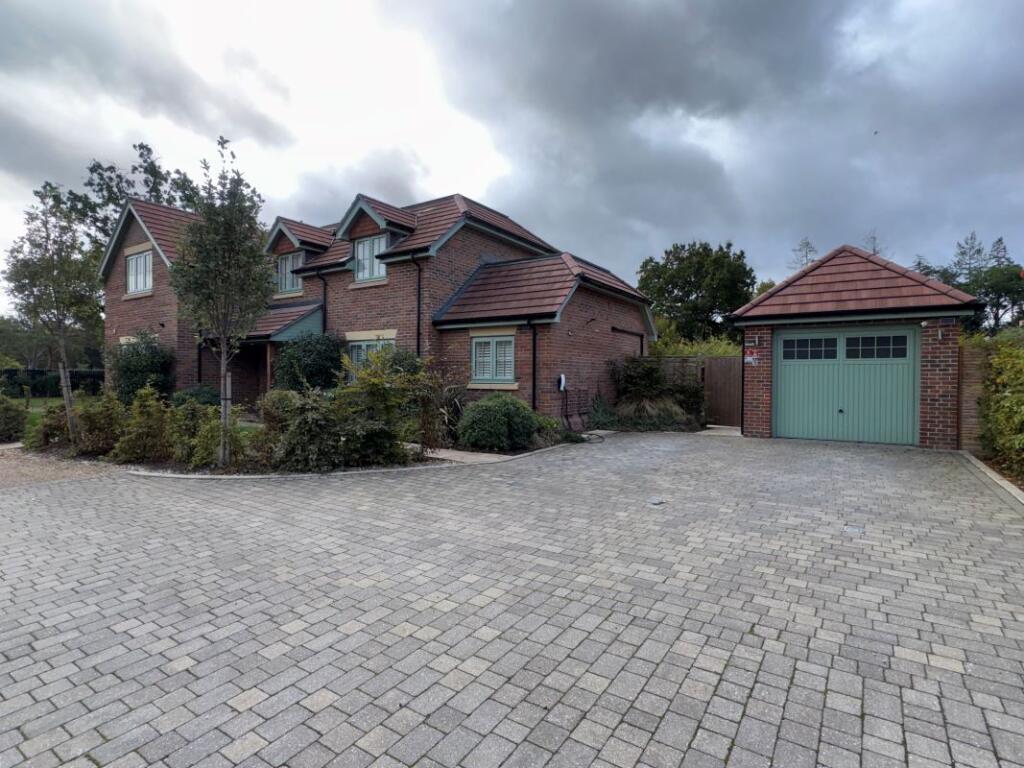 House in Slough - View 3