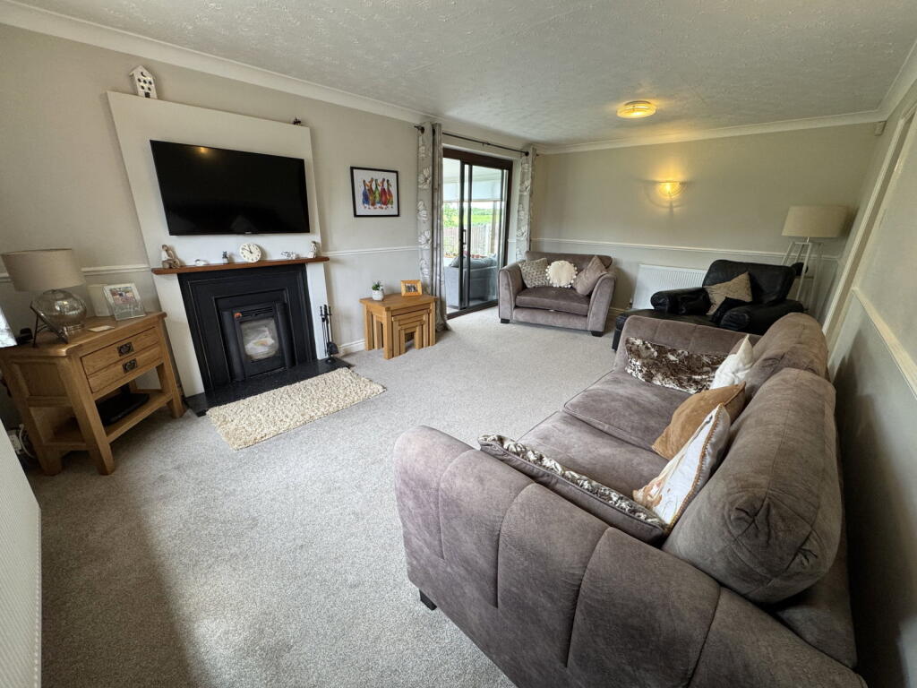 House in Edgcott, Charndon - View 4