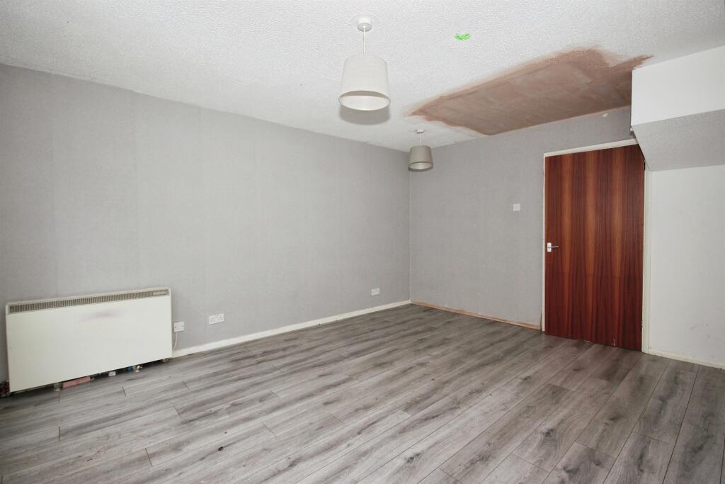 Curran Close, Whitnash, Leamington Spa photo 3