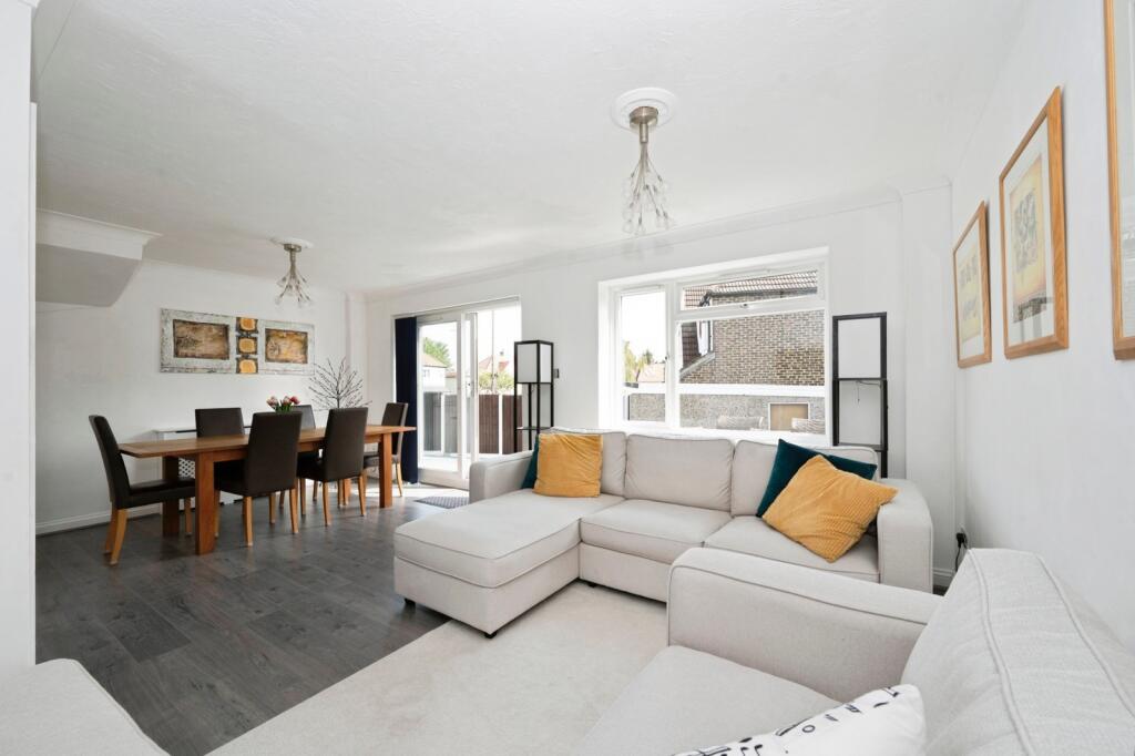 House in London, Royal Borough of Kingston upon Thames - View 3
