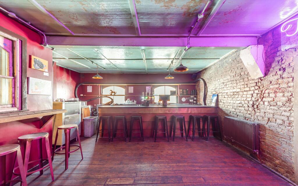 8689817-interior22.jpg