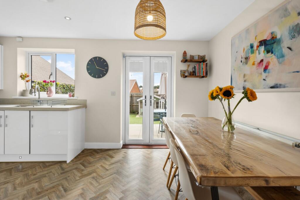 Trefoil Way, Ridgewood, Uckfield, East Sussex, TN22 photo 4