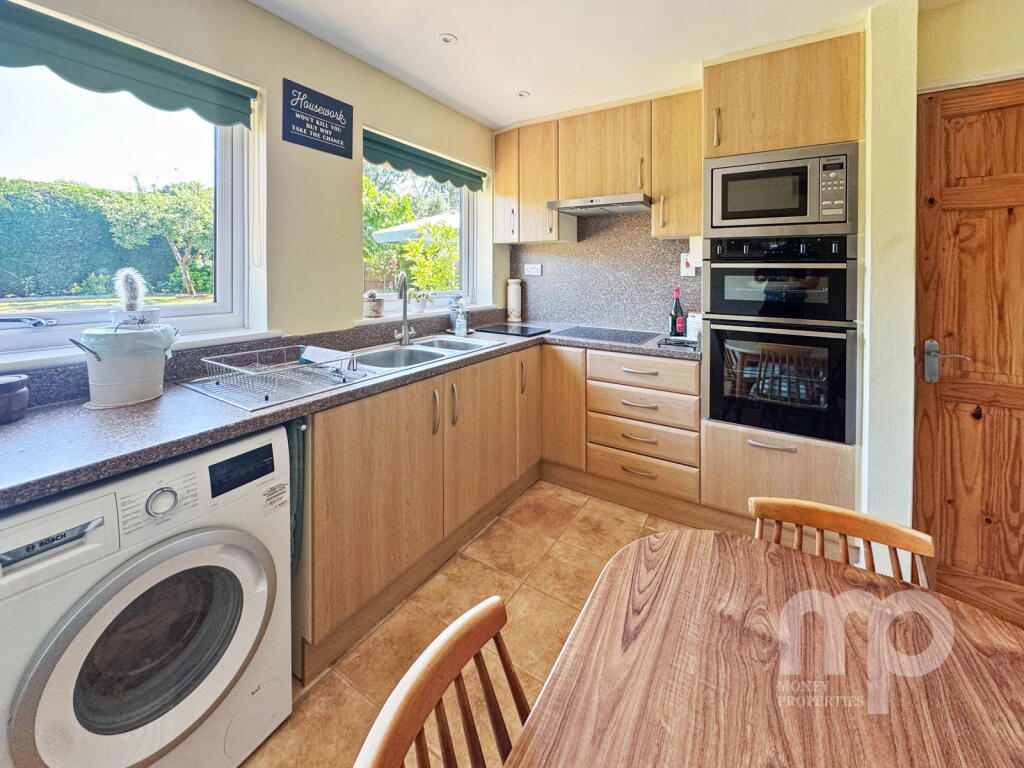 Tuttles Lane West, Wymondham, NR18 photo 4