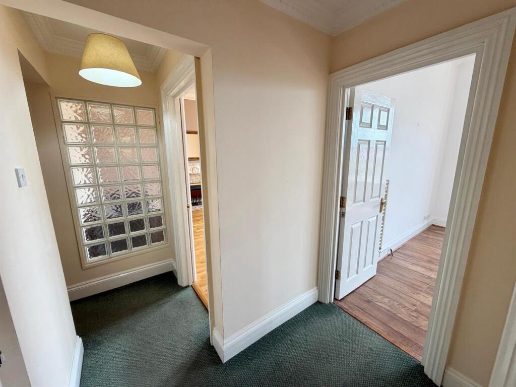 Apartment in Weston-super-Mare, Cliftonville - View 4
