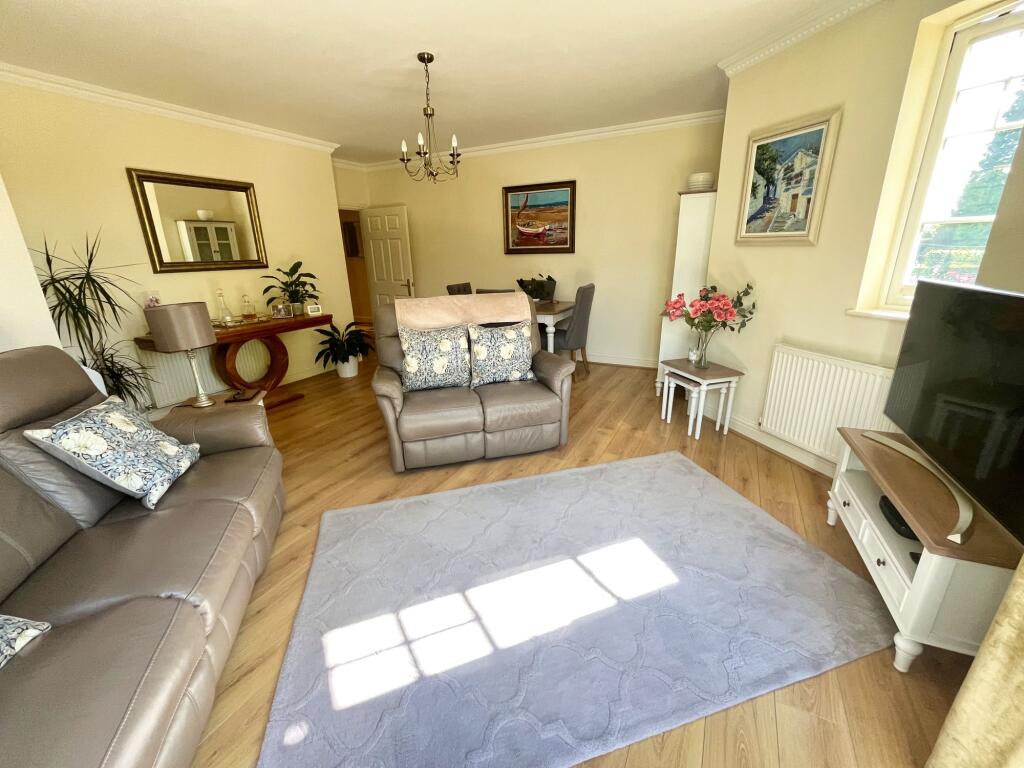 14 Western Courtyard, Talygarn, Pontyclun - CF72 9WR photo 4