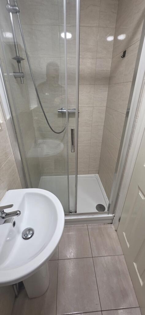 6 bedroom terraced house for rent