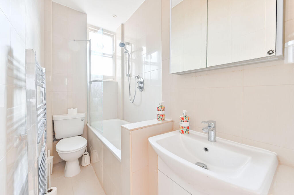 Apartment in London - More
