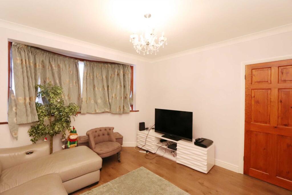 House in Sutton - View 4