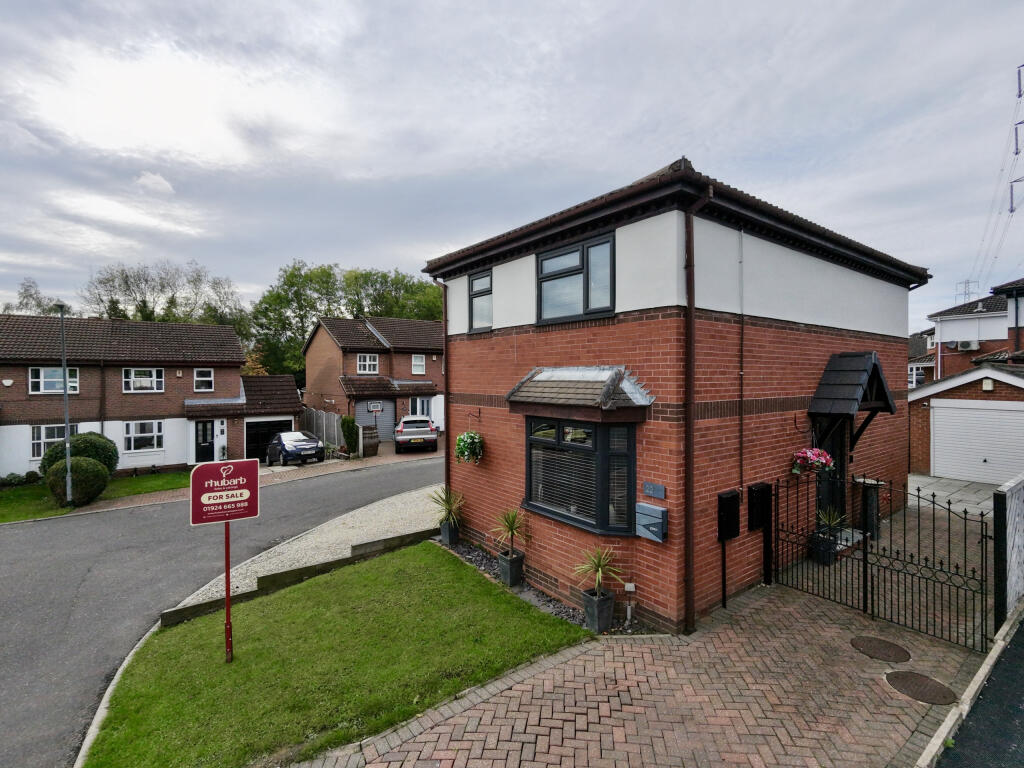3-bed detached on Meadow Close, Outwood, Wakefield, West Yorkshire, £325,000