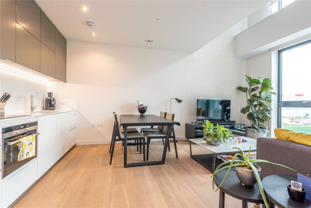 1 bedroom maisonette for rent