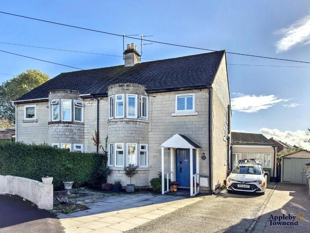 3-bed semi-detached on Carisbrook Crescent, Trowbridge, Wiltshire, BA14 7PA, £340,000