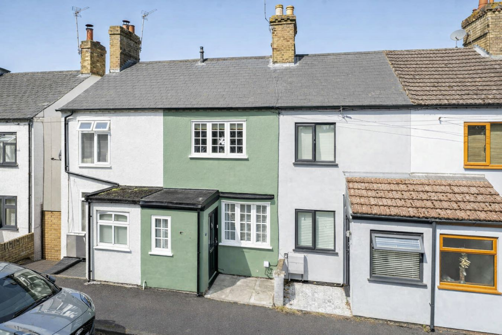 Main image of property: Ivel Road, Shefford, SG17