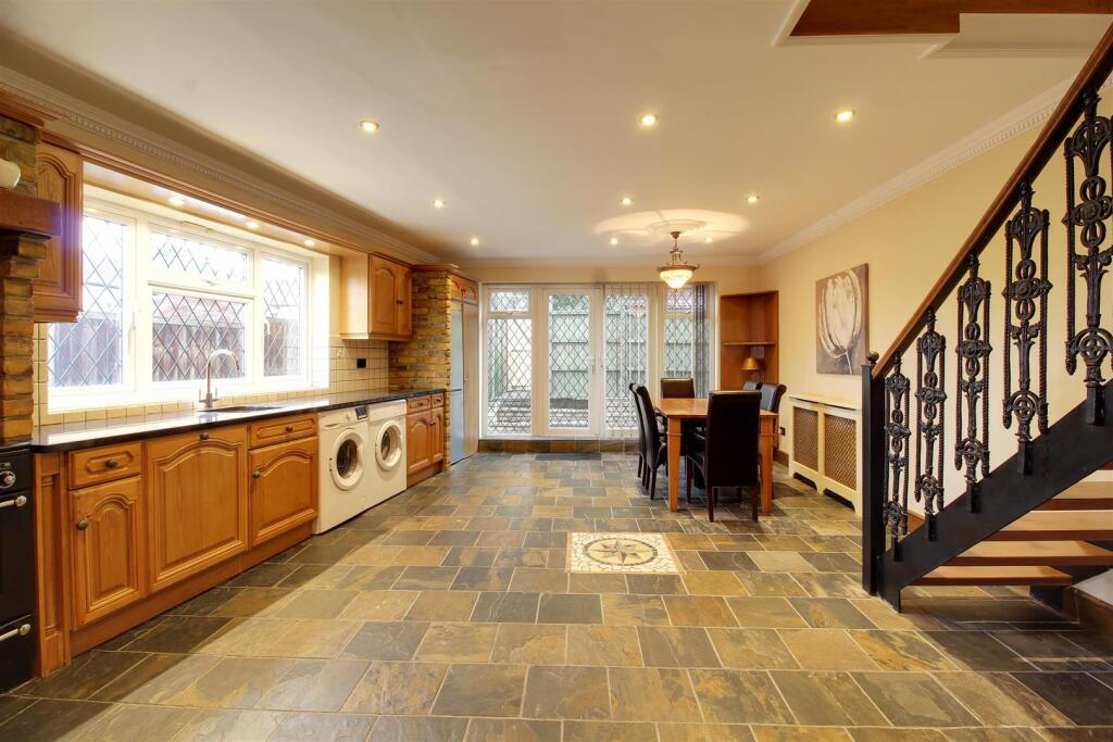 Mymms Drive, Brookmans Park photo 3