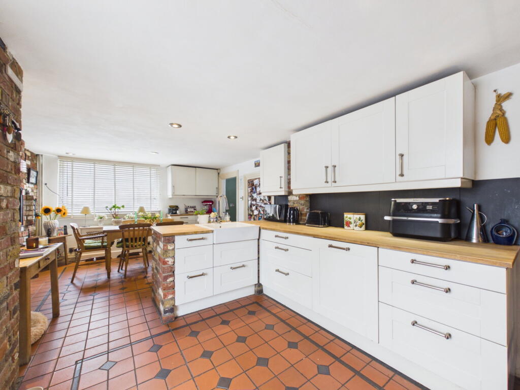 House in Cliffe, West Street - View 4