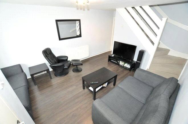 Wooburn Close, Uxbridge, UB8 photo 2