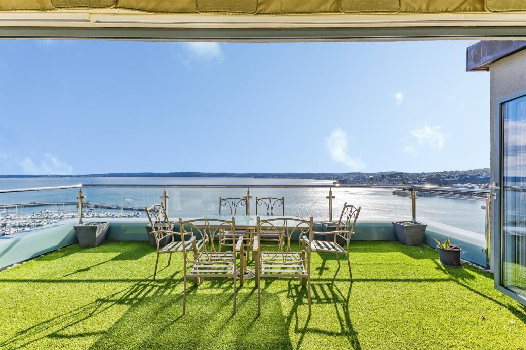 Apartment in Torquay - View 2