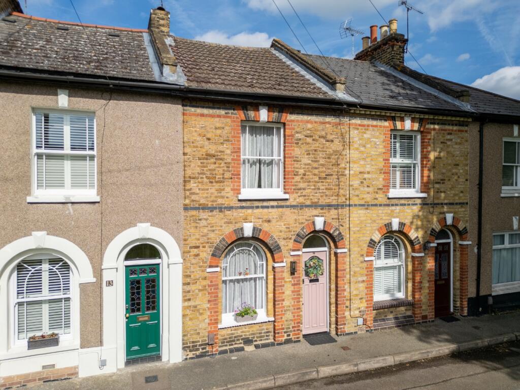 2-bed terraced on Christchurch Crescent, Gravesend, DA12 1JJ, £300,000