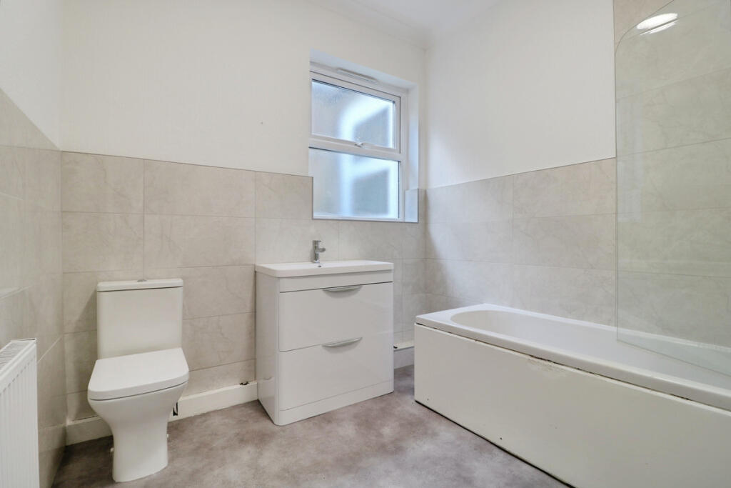 Apartment in Southend-on-Sea - View 5