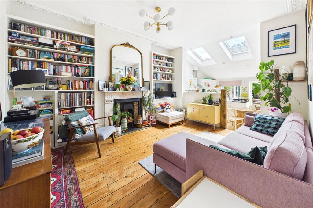 2-bed flat on Barrow Road, London, SW16, £600,000