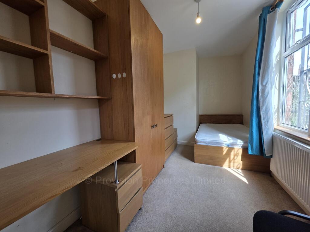 8 bedroom terraced house for rent