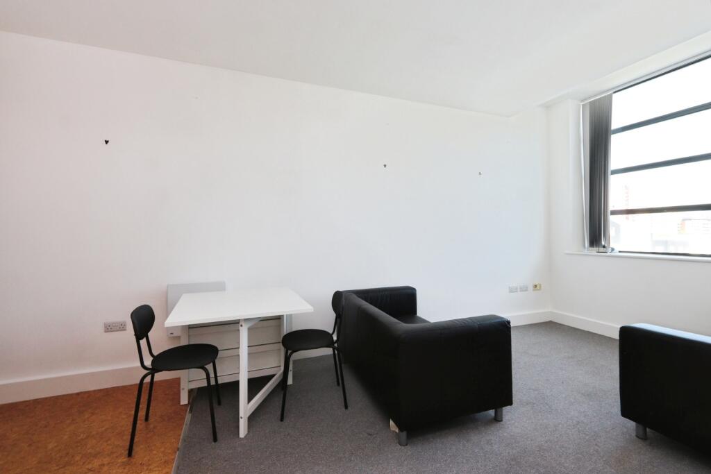 Apartment in Sheffield, Brookshaw Park, Neepsend - View 4
