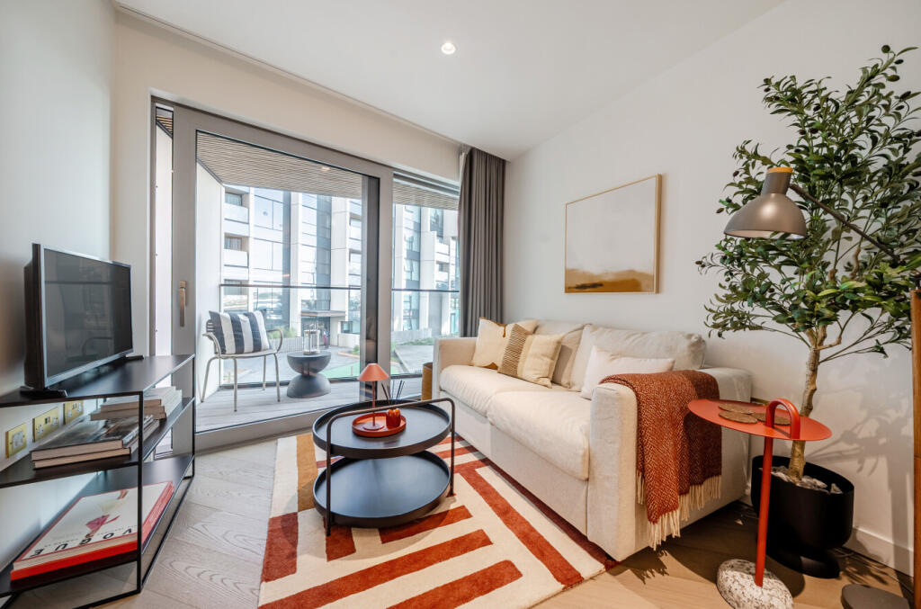 Main image of property: Peninsula Riverfront, 4 Cutter Lane, Greenwich Peninsula, SE10